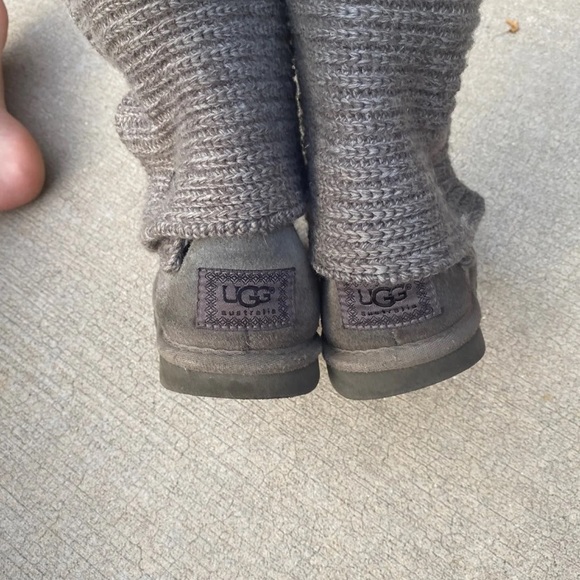 Size 5 ugg boots - Picture 2 of 3